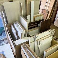 大人気企画！毎年恒例無料部材大放出！　早い者勝ち！　無くなり次第即終了！　無料部材　DIY お宝者　板材　店内大幅リニューアル　展示品多数増量　リビングボード　タンス　チェスト　キャビネット　食器棚　ダイニングチェア　ダイニングテーブル　極上品　の画像
