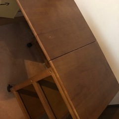 コンセント付き折りたたみテーブルの画像