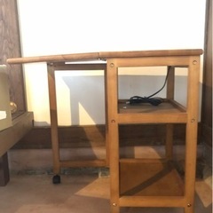 コンセント付き折りたたみテーブル
