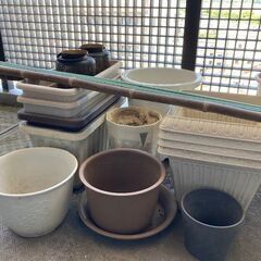 各種植木鉢、プランター、支柱、ランタン等