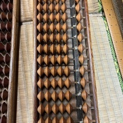 大きなレトロな昭和のそろばんの画像