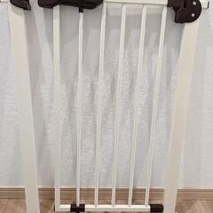 《取引中》《美品》ベビーゲート 62〜66cm キスベビースチー...