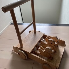 おさんぽ  手押し車  カタカタ  よちよち 