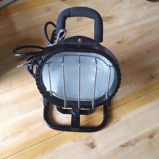 耐震型ハロゲン投光器