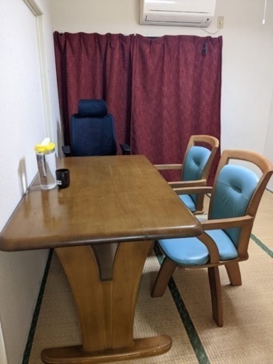 ダイニングテーブルセットです。
