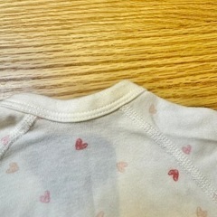 【引取限定】 ユニクロ 短肌着 ハート 50-60 (ID:30)の画像