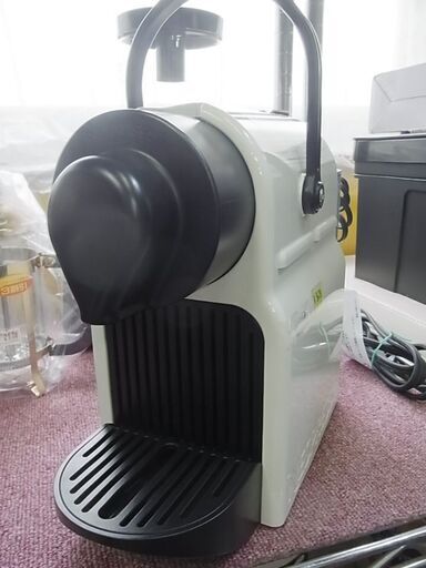 NESPRESSO　ネスプレッソ　コーヒーメーカー　イニッシアホワイト　C40　エスプレッソ式　0.6L　2017年製