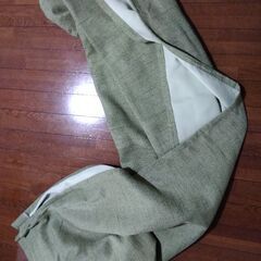 ニトリ カーテン カーキ タッセル付きの画像