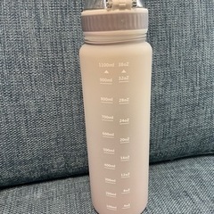 ボトル 水筒 1.1L 大容量 タイムマーカー付き 超軽量 耐冷耐熱 携帯便利の画像