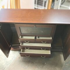 マルニ ◆サイドボード◆ 地中海シリーズ リビングボード 飾り棚 キャビネット チェスト ハイチェスト 照明付き ガラス棚 クラシック 札幌市内近郊限定の画像