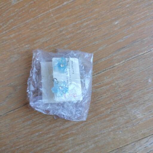 アクリルピアス