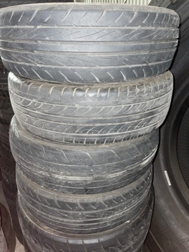 車のパーツ タイヤ、ホイール