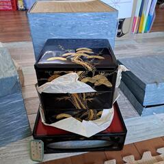 【売約済】新品未使用 お重 3段 台付 沈金 松台松竹梅 家具 ...