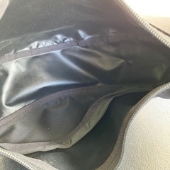 処分値段つけました。（3〇〇view over）バイクや自転車でお出かけ、斜めがけワンショルが便利。『PORTER 』ポーター ショルダーバッグ ブラック ナイロン バナナ メンズ 斜め掛け bag 鞄 【中古】の画像