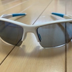 スポーツ　サングラス