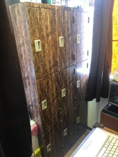 【値下げしました！】9人用スチールロッカー