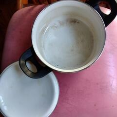 レトロなホーローのお鍋　生活雑貨 調理器具の画像