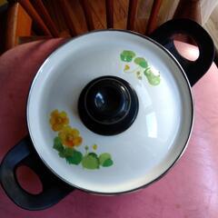 レトロなホーローのお鍋　生活雑貨 調理器具の画像