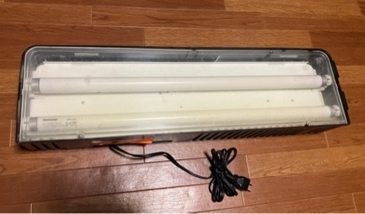 水槽照明1つ1000円、２つ1500円