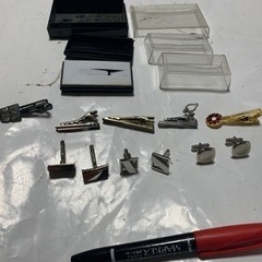ネクタイピン　カフス　8点　ケース付きの画像