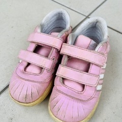 adidas  スニーカー　子供用シューズ