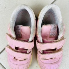 adidas  スニーカー　子供用シューズの画像