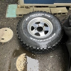 車のパーツ タイヤ、ホイール