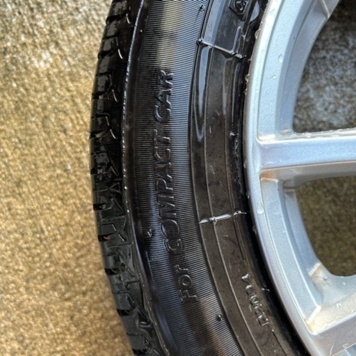 車のパーツ タイヤ、ホイール