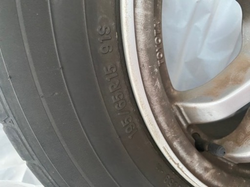車のパーツ タイヤ、ホイール