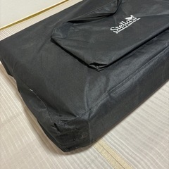 【美品】　軽量マッサージベッド　折りたたみ式の画像
