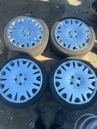 車のパーツ タイヤ、ホイール