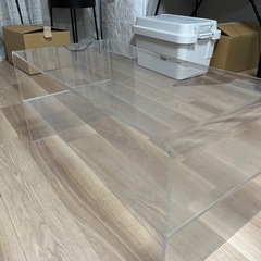 【お譲り先決定】アクリル　ローテーブルの画像