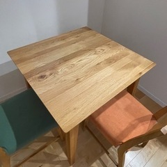 ダイニングテーブルの画像