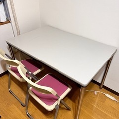 【予約中】テーブル+折りたたみ椅子4セット