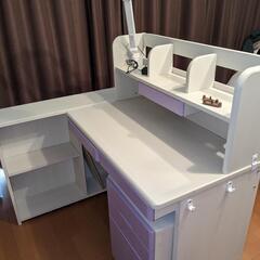 ニトリ学習机　ライト、椅子付きの画像