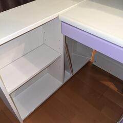 ニトリ学習机　ライト、椅子付きの画像