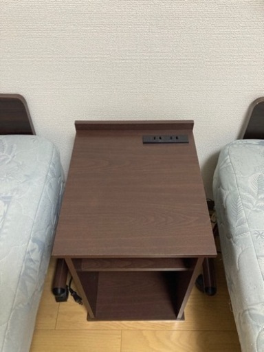 3点　電動ベッド2台＋ナイトテーブル