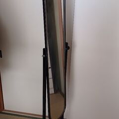 シンプルな鏡です。