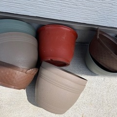 ４　お洒落なお家にあるお庭の鉢植え