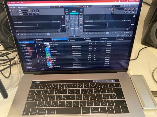 Apple Macbook Pro 15インチ  Touchbar