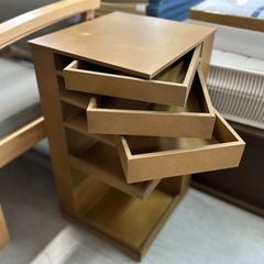 ベッドサイドなどに/スリムな収納棚