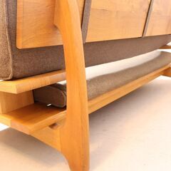 飛騨高山の家具メーカー キツツキマークの飛騨産業(HIDA)。森のことばシリーズのオーク無垢材(節入り) 2Pソファー。ロータイプのワイドなフォルムの和モダン2人掛けソファーです♪