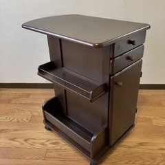 木製ワゴンの画像