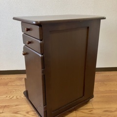 木製ワゴンの画像
