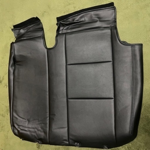 美品！Clazzio トヨタ　アイシス　シートカバー　レザー風 後部座席、運転席の後ろ 部分