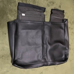 美品！Clazzio トヨタ　アイシス　シートカバー　レザー風 後部座席、運転席の後ろ 部分の画像