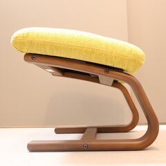 FUJI FURNITURE(冨士ファニチア)のAgio(アージオ)スツールです。曲木