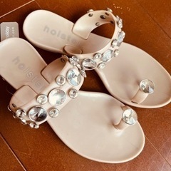新品タグ付き　ラインストーンサンダルの画像