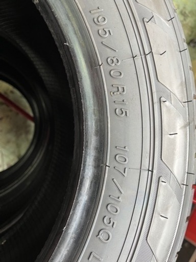 車のパーツ タイヤ、ホイール