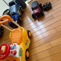 車のおもちゃの画像